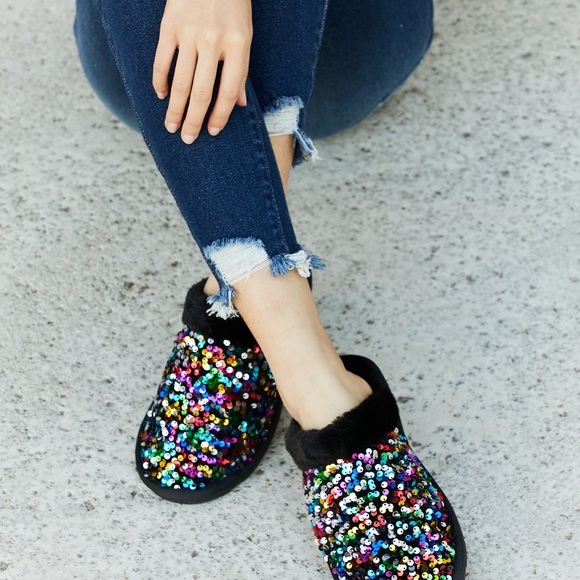 Forever Link Multicolored Sequin Faux Fur Slipper Brand New in Box - Picture 5 of 5